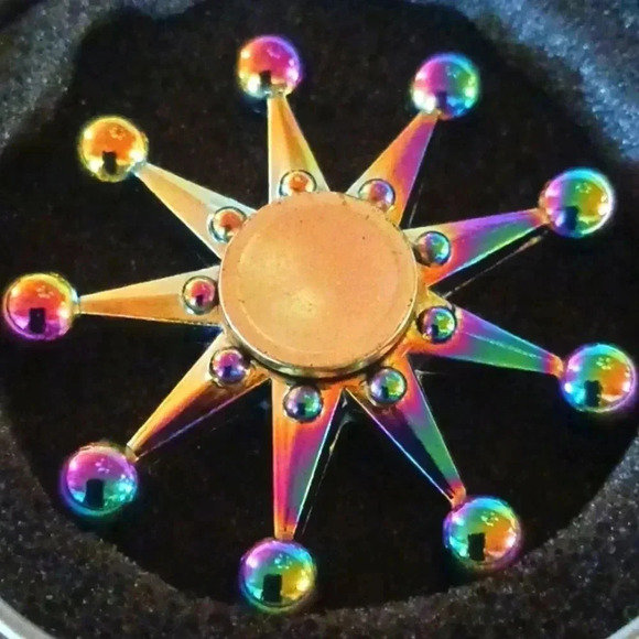 NWT...metal holographic nautical fidget star.. - Picture 2 of 3